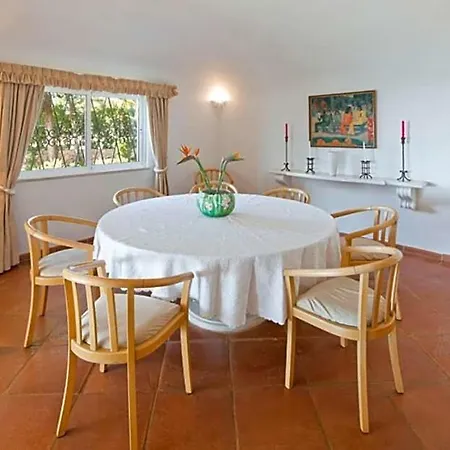 Villa Sleeps 10 With Wifi