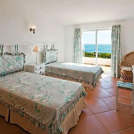 Villa Sleeps 10 With Wifi Mato Porcas