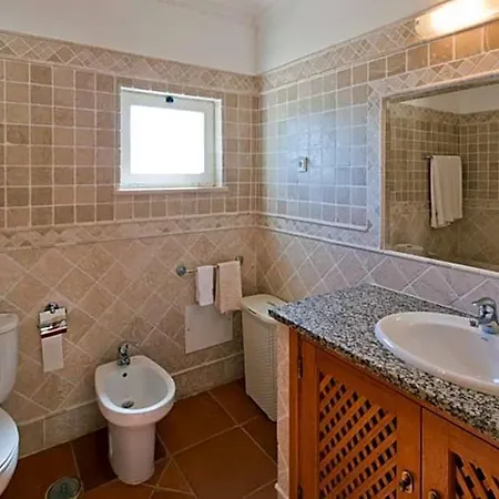 Villa Sleeps 10 With Wifi *